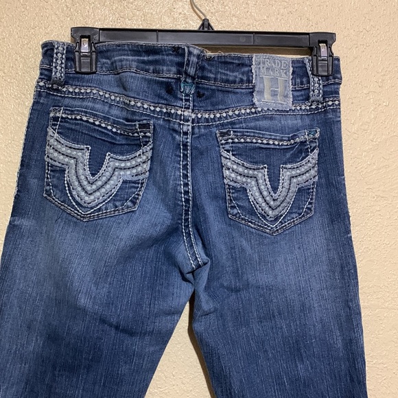 Trademark H Jeans Capris Pants  Embroidered Pockets Stretchy Size 14 - Picture 11 of 15